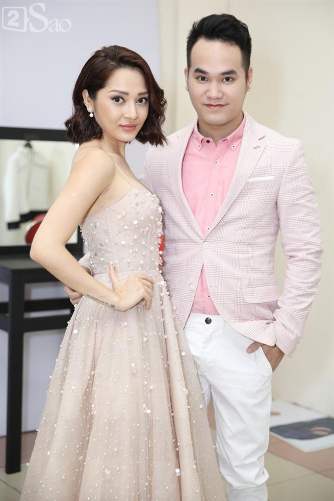 Vũ Cát Tường nắn cằm Soobin Hoàng Sơn để phân biệt thật giả-13