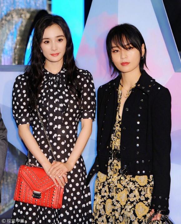 Dương Mịch lộ cằm vuông, thân hình mỏng như tờ giấy-1