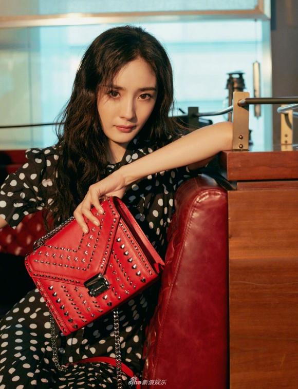 Dương Mịch lộ cằm vuông, thân hình mỏng như tờ giấy-5