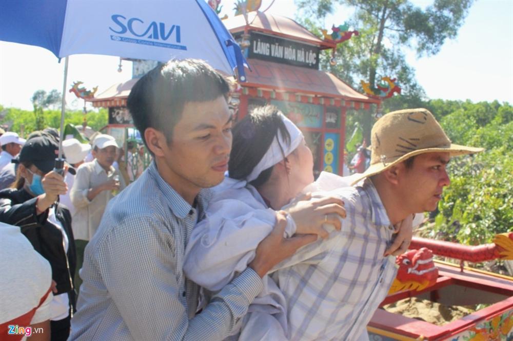 Đau xé lòng tiễn đưa chú rể và người thân tử nạn trên đường rước dâu-7