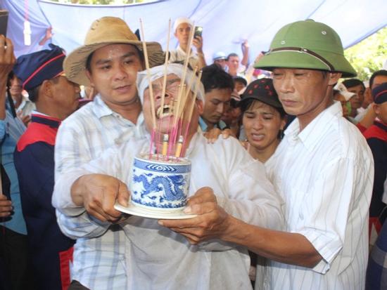 Đau xé lòng tiễn đưa chú rể và người thân tử nạn trên đường rước dâu