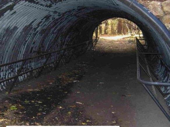 Hồ treo trên đỉnh núi - kỳ quan thiên nhiên độc đáo ở Mỹ-1