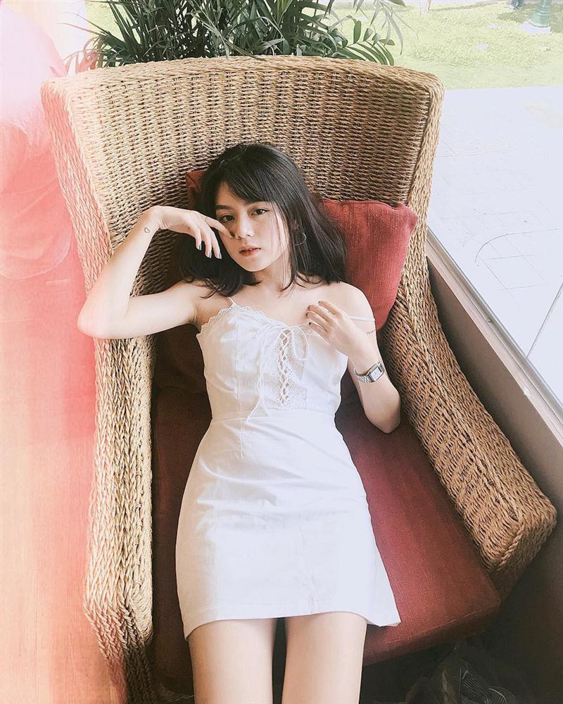 2 mẫu lookbook giống chị em sinh đôi mới nổi tại Sài Gòn-8