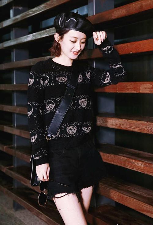 Triệu Lệ Dĩnh thường xuyên mặc hàng hiệu chẳng khác gì hàng chợ-5