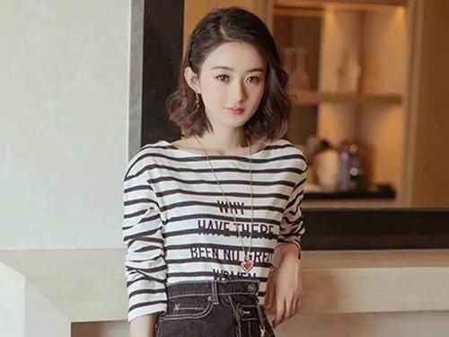 Triệu Lệ Dĩnh thường xuyên mặc hàng hiệu chẳng khác gì hàng chợ