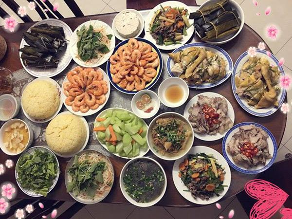 Chị em nội trợ nô nức khoe cỗ cúng rằm tháng 7 đủ màu sắc, muôn món ăn-1