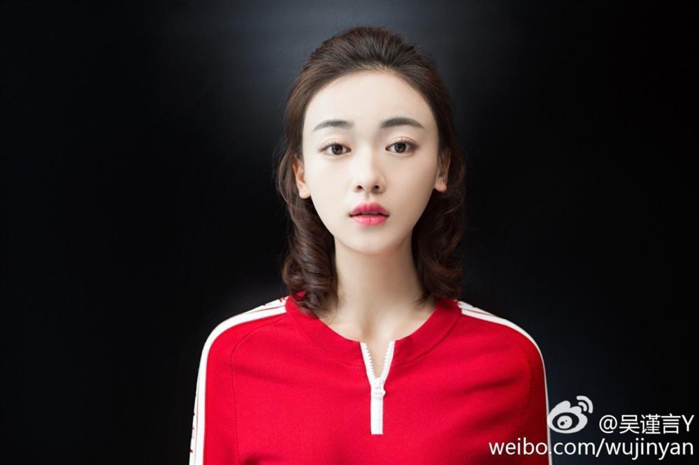 Lác mắt với hàng lông mày con đậu con bay từ hoàng hậu tới cung nữ trong Diên Hi Công Lược đình đám-10