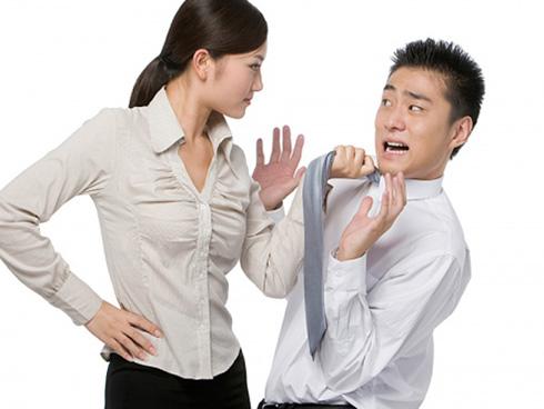 Tướng đàn ông sợ vợ một phép, các bà vợ nói sao phải nghe vậy, không dám trái lời
