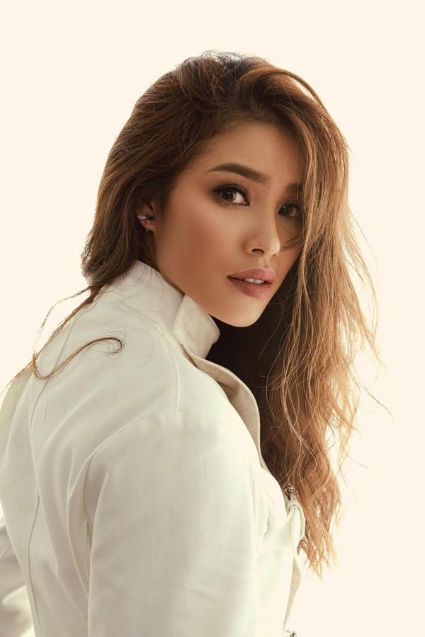 Thực hiện lời hứa khóa Facebook và mặc kệ scandal, Phạm Hương tận hưởng cuộc sống không hào quang-6