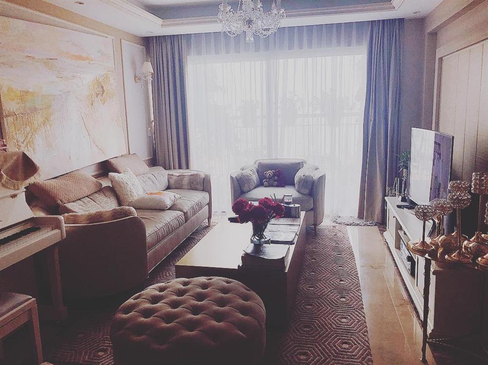 Thực hiện lời hứa khóa Facebook và mặc kệ scandal, Phạm Hương tận hưởng cuộc sống không hào quang-9