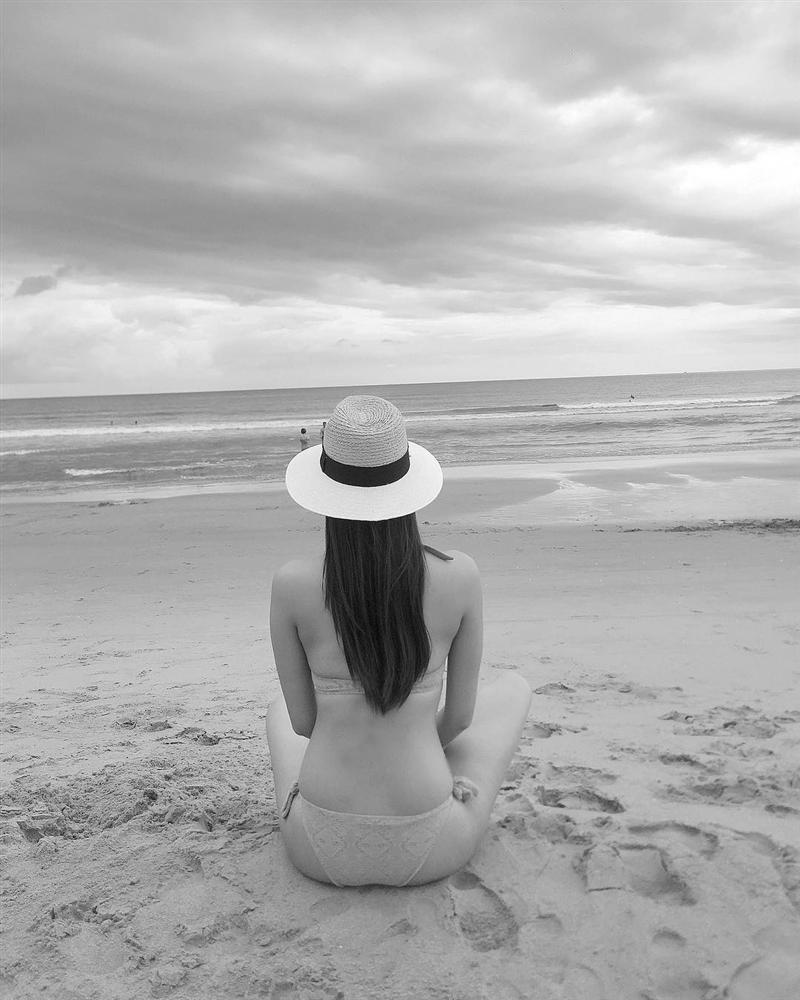 Thực hiện lời hứa khóa Facebook và mặc kệ scandal, Phạm Hương tận hưởng cuộc sống không hào quang-12