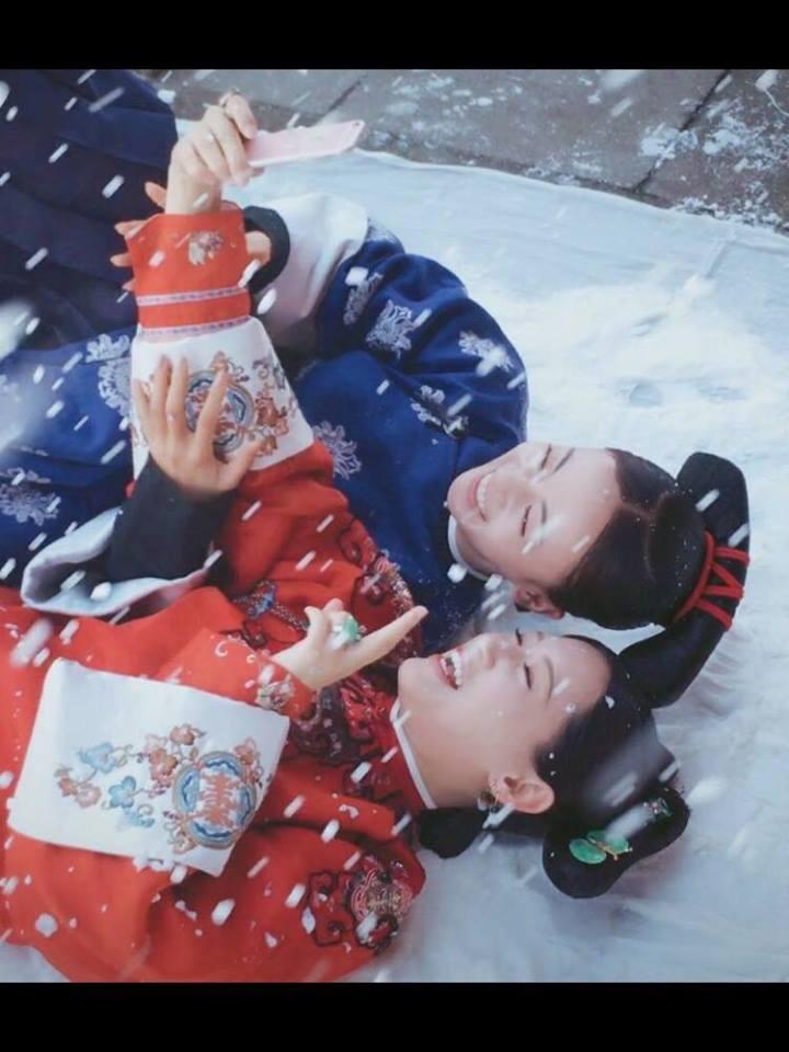 Loạt ảnh tiết lộ mối quan hệ thực sự của Xa Thi Mạn và dàn mỹ nhân Diên Hi Công Lược-6