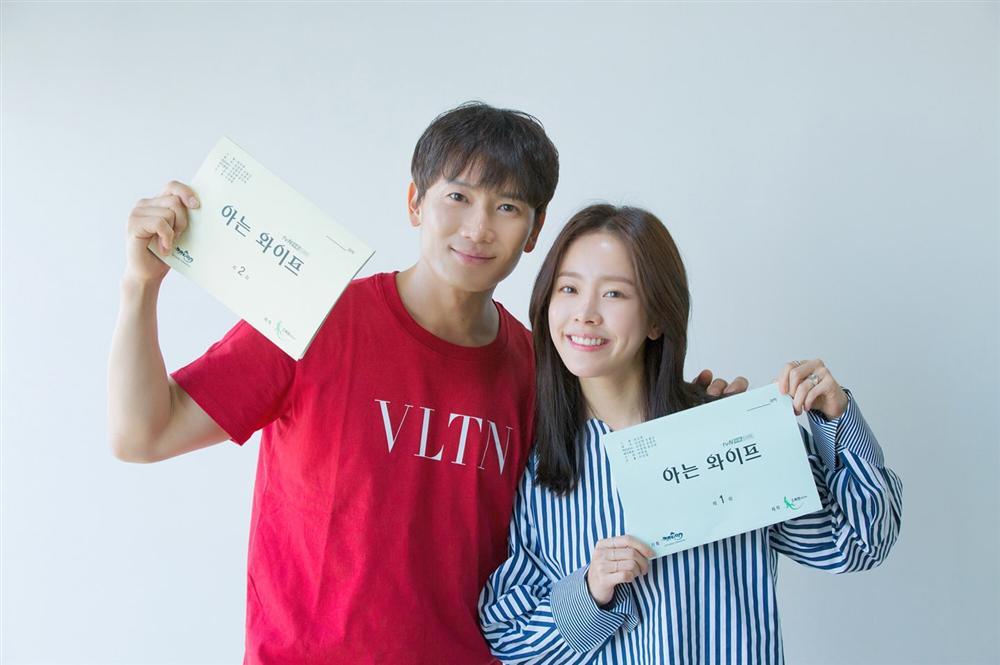 Cặp đôi Những người thừa kế Park Shin Hye và Krystal thể hiện tình cảm thân thiết-5