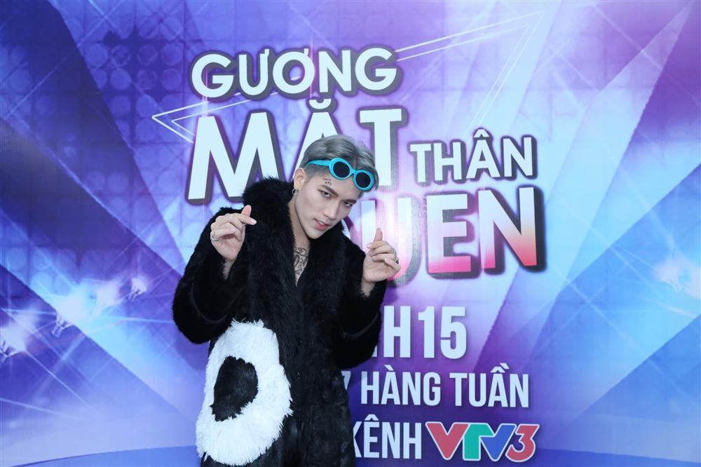 Anh Tú vẽ tha thu, độn cằm nhọn hoắt để bắt chước Sơn Tùng M-TP-1