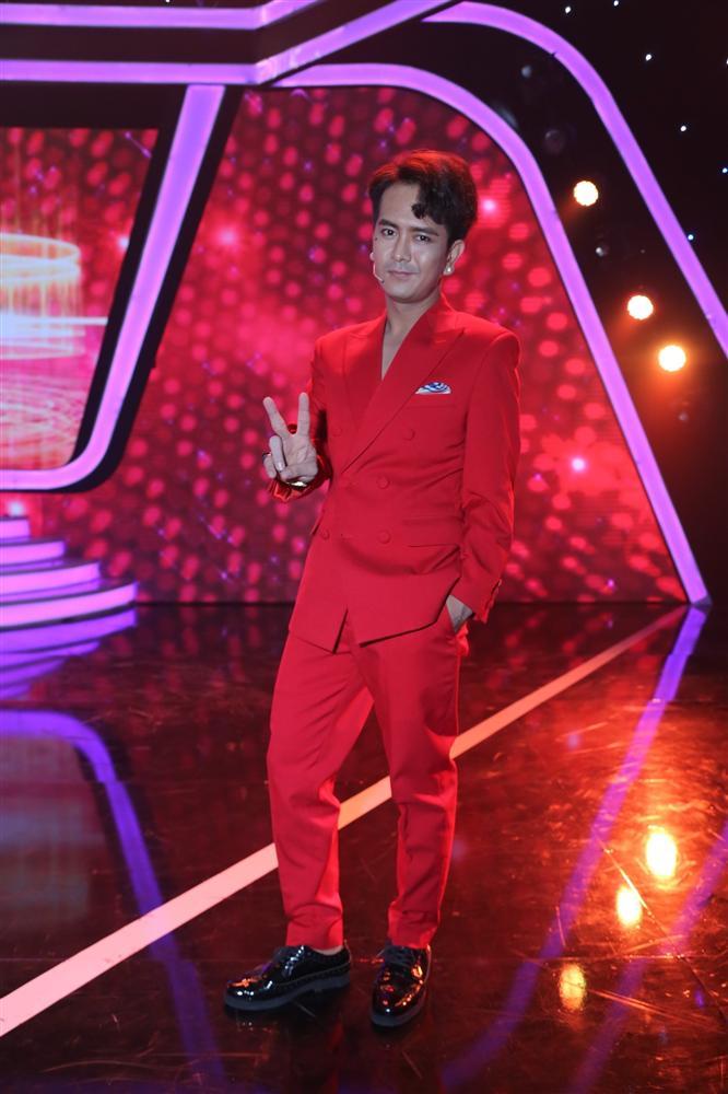 Anh Tú vẽ tha thu, độn cằm nhọn hoắt để bắt chước Sơn Tùng M-TP-2