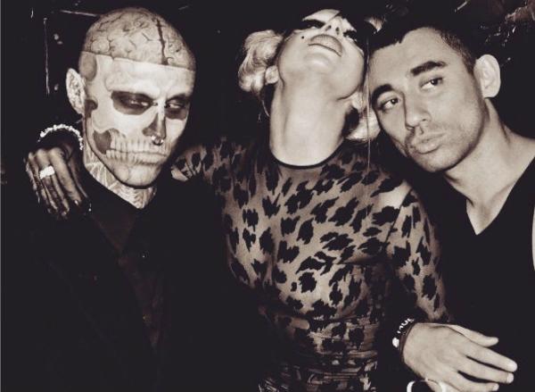 Lady Gaga suy sụp vì bạn diễn MV Born this way tự tử-1