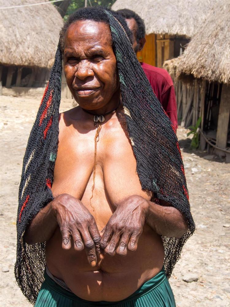 Hủ tục cắt ngón tay man rợ của bộ tộc Dani ở Indonesia-5