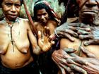 Hủ tục cắt ngón tay man rợ của bộ tộc Dani ở Indonesia