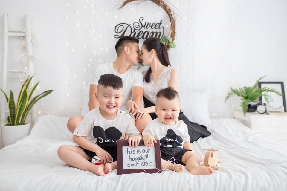 Tâm Tít tình bể bình với ông xã doanh nhân sau lưng hai quý tử-1