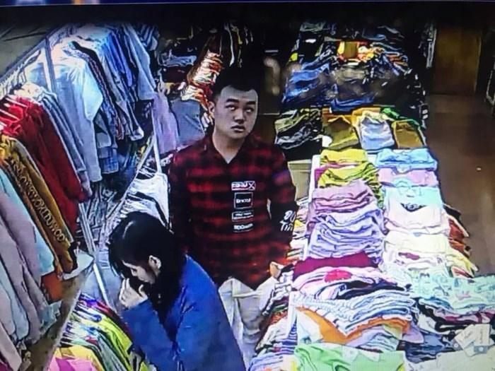 Clip tên cướp đi cùng gái xinh truy sát nữ nhân viên bán quần áo ở Đắk Lắk-5