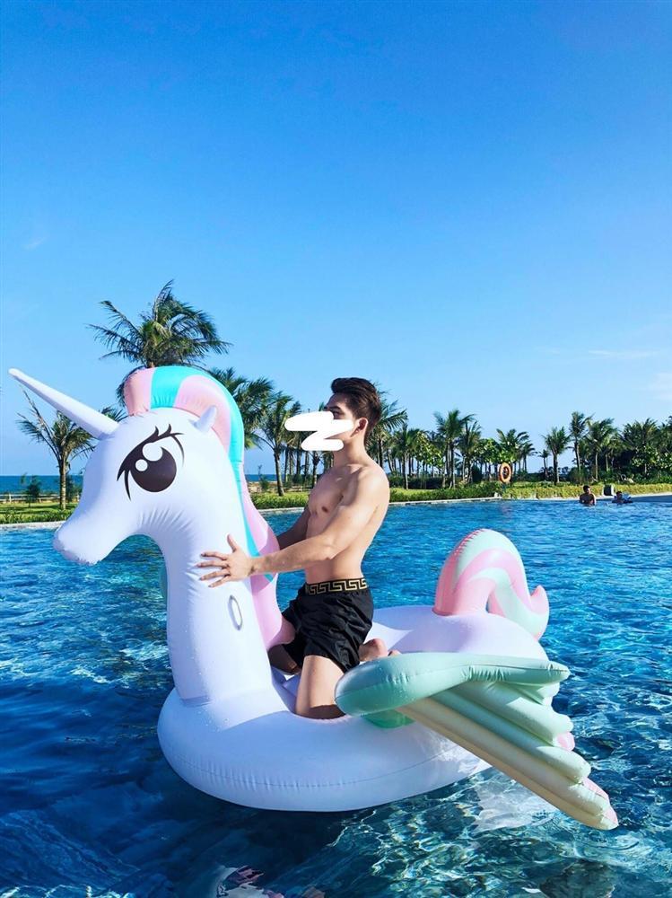 Sau Soobin Hoàng Sơn, Quốc Thiên tiếp tục vướng nghi án dao kéo vì gương mặt khác lạ-1