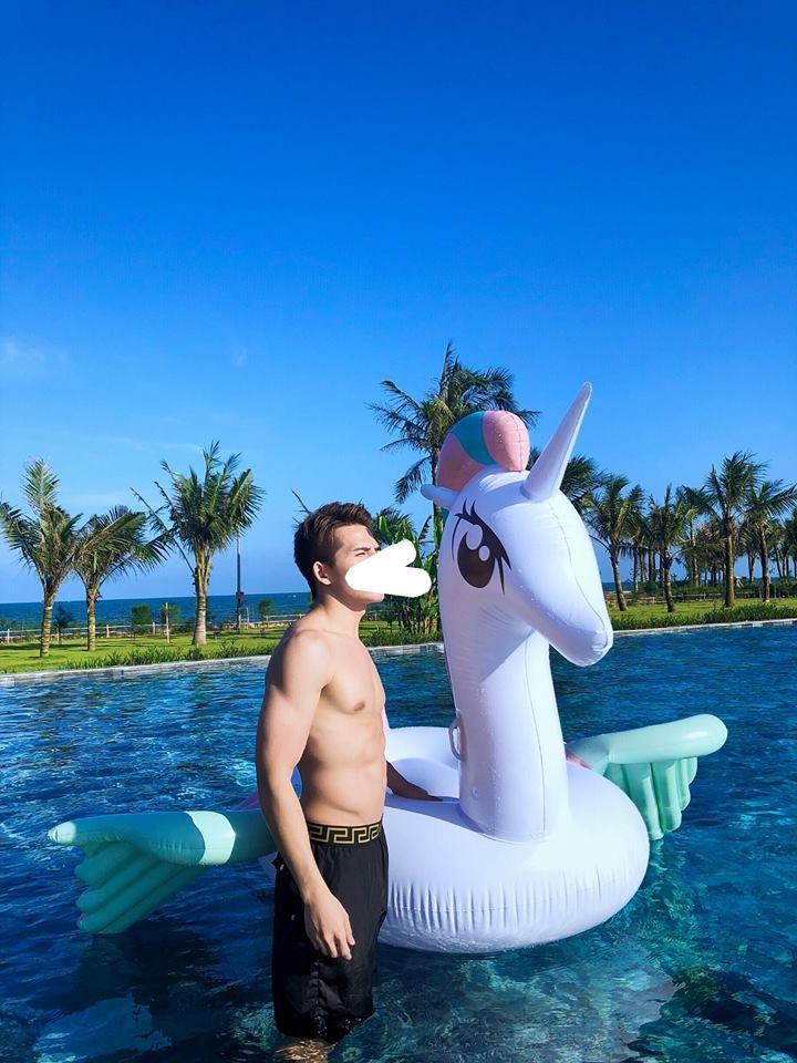 Sau Soobin Hoàng Sơn, Quốc Thiên tiếp tục vướng nghi án dao kéo vì gương mặt khác lạ-2