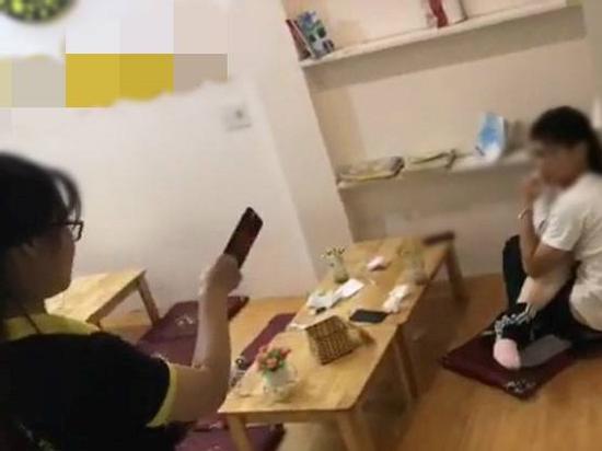 Vụ 'mây mưa' ở quán trà sữa: Nhân viên bất cẩn để người khác phát tán?