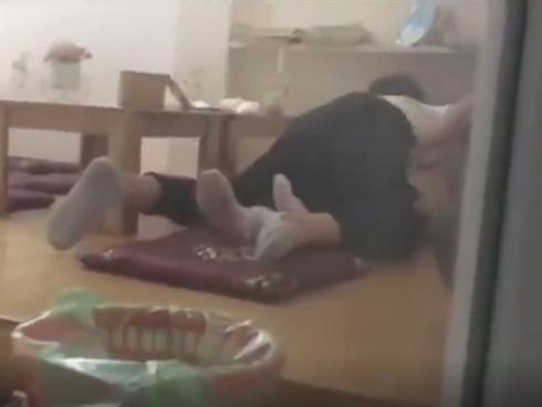 Xấu hổ, bất lực nếu con 'mây mưa' nơi công cộng và bị tung lên mạng