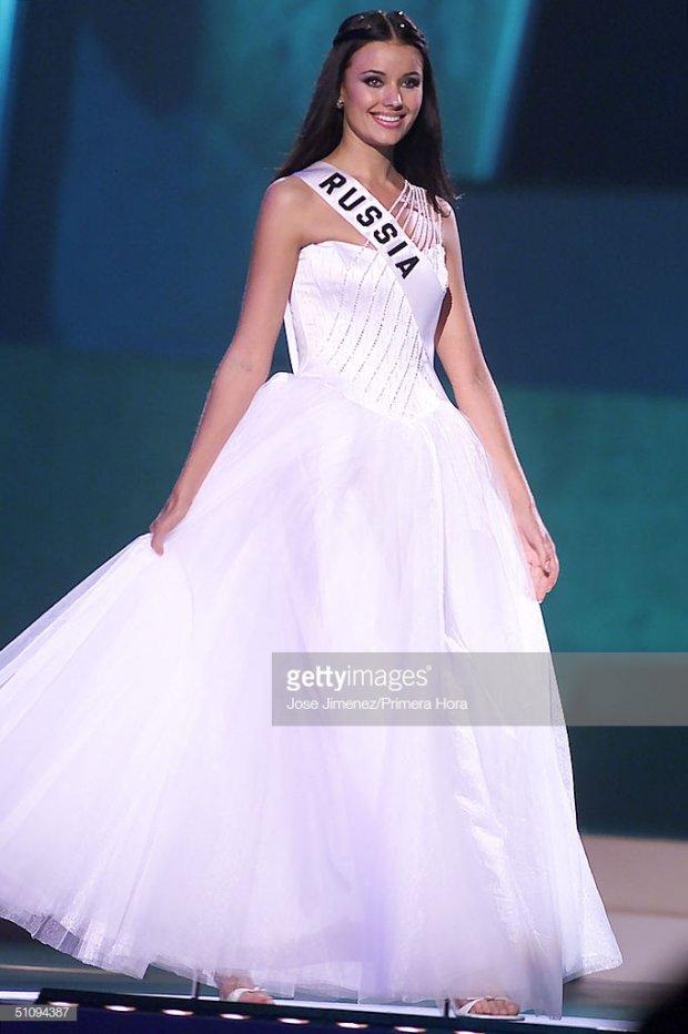 Những đàn chị mặc sắc trắng đẹp thần sầu HHen Niê nên học hỏi tại Miss Universe-3