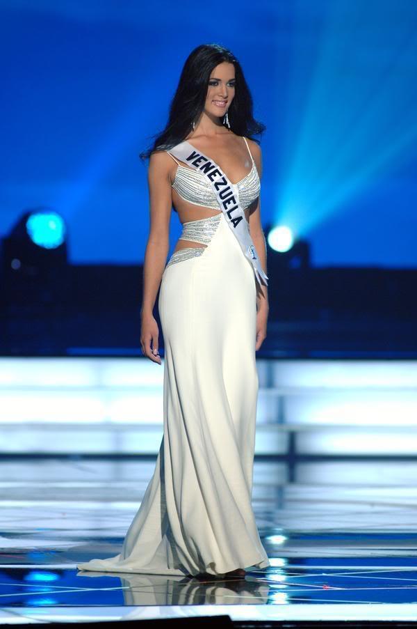 miss-universe-mac-vay-trang-06.jpg