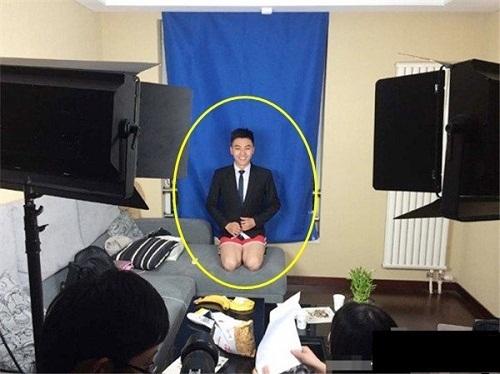 Ngã ngửa với loạt sự cố, ảnh hậu trường không thể tin nổi của dàn MC/BTV khi lên sóng-9