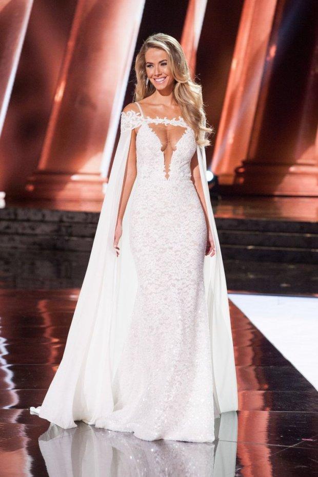 Những đàn chị mặc sắc trắng đẹp thần sầu HHen Niê nên học hỏi tại Miss Universe-9