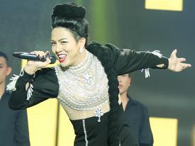 Khán giả vỗ tay tán thưởng cho Hồ Ngọc Hà phiên bản 'sau sinh' qua sự thể hiện của Duy Khánh Khán giả vỗ tay tán thưởng cho Hồ Ngọc Hà phiên bản 'sau sinh' qua sự thể hiện của Duy Khánh