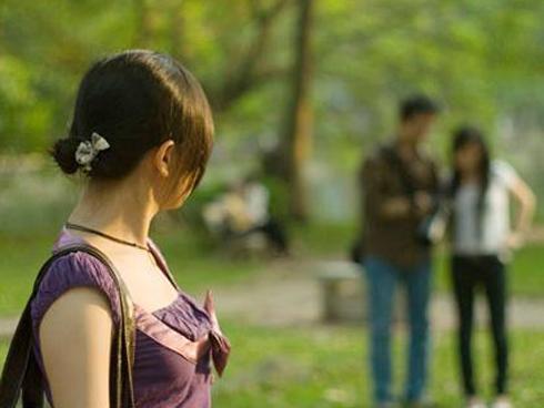 Phát hiện người yêu 'cắm sừng', gặp tình địch mới biết cả hai đều bị lừa vố đau