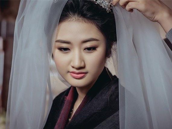 Hoa hậu Thu Ngân: Kém chồng 19 tuổi nhưng tôi không phải nhún nhường-5