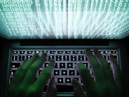 Nữ 9X giúp đồng bọn xâm nhập nhiều tài khoản ngân hàng