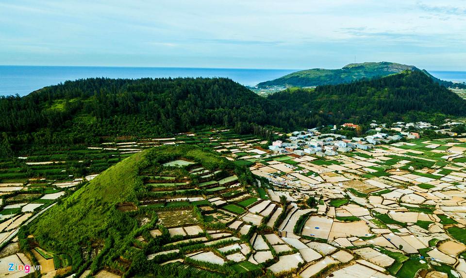 Ngắm miệng núi lửa trên đảo Lý Sơn từ fly cam-3