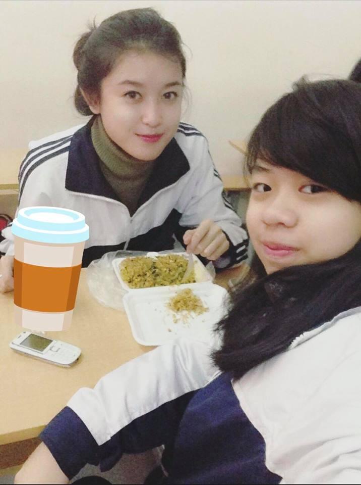 Á hậu Huyền My tiết lộ khoảnh khắc ngậm cơm chụp ảnh năm lớp 11-1