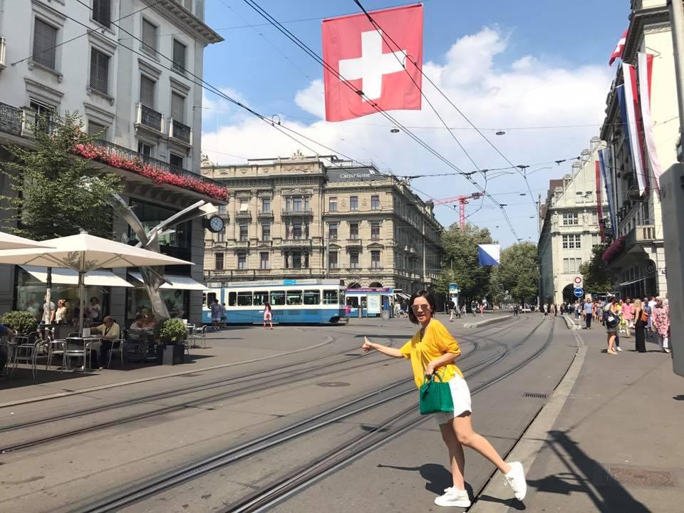 Á hậu Huyền My tiết lộ khoảnh khắc ngậm cơm chụp ảnh năm lớp 11-9