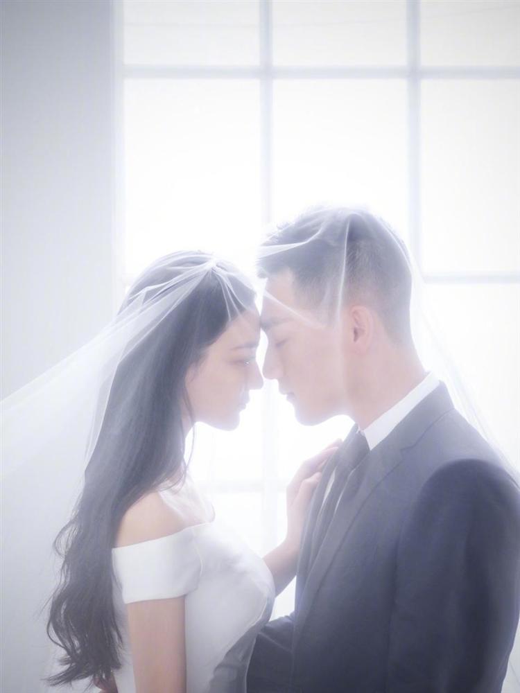 Tình địch của Phạm Băng Băng thông báo kết hôn, chuyện tình đẹp tựa Hậu Duệ Mặt Trời đời thực-8