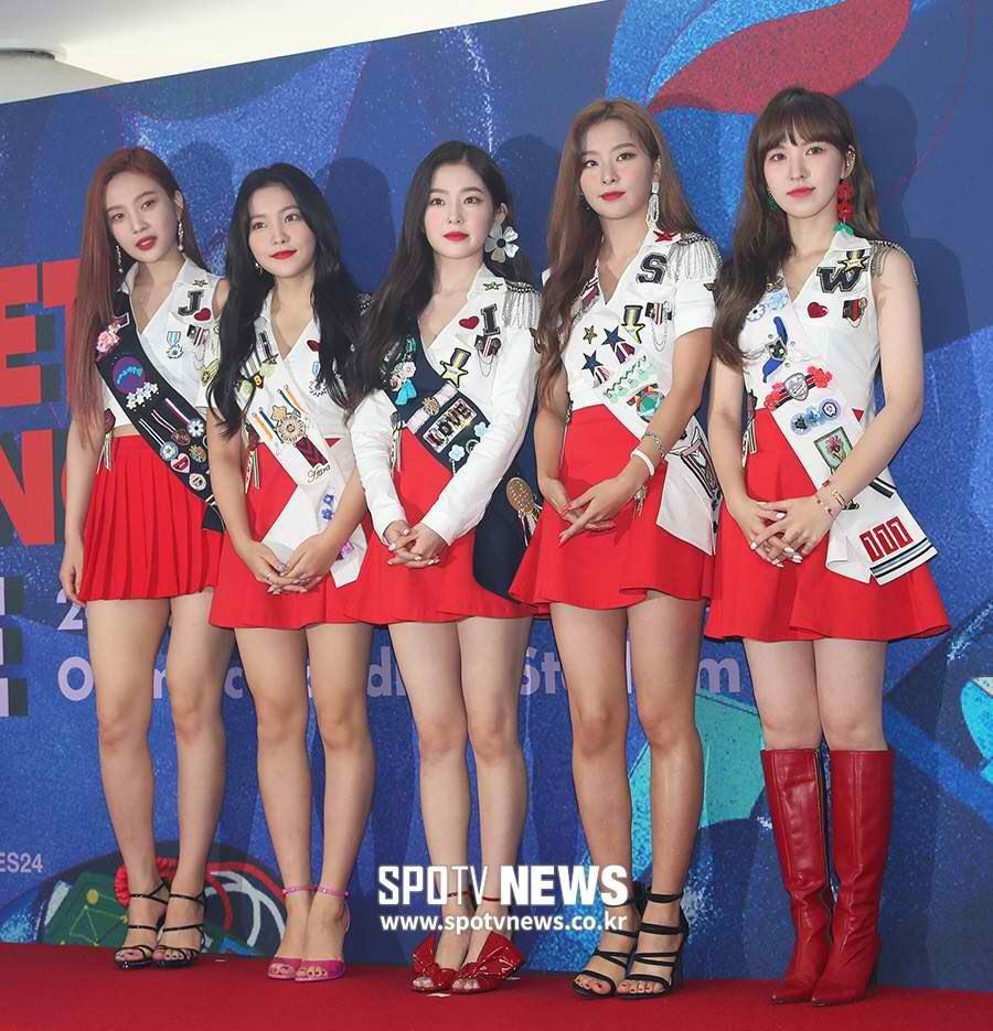 Park Min Young và Park Seo Joon chiếm sóng showbiz Hàn tháng 8-2