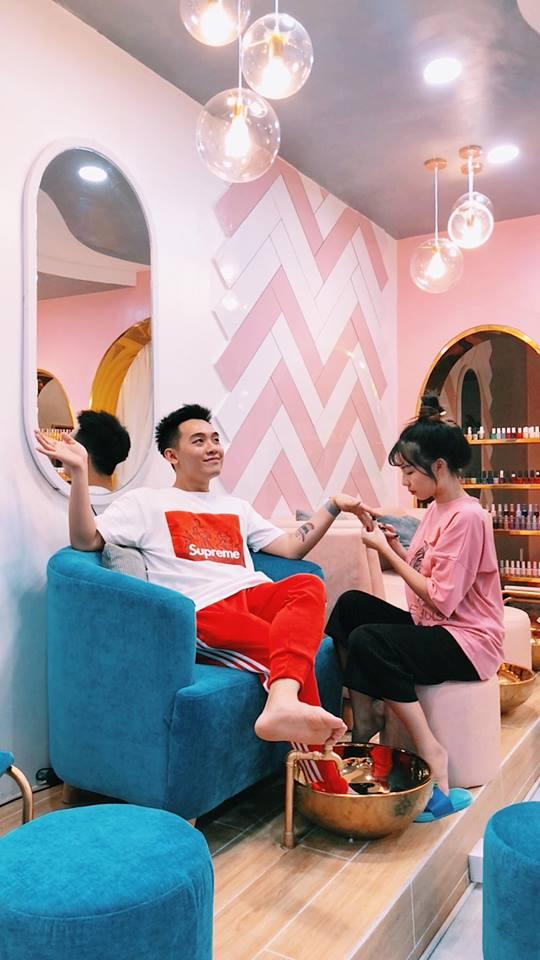 BB Trần banh cúc áo, tự tin khoe vòng 1 với áo ngực-9