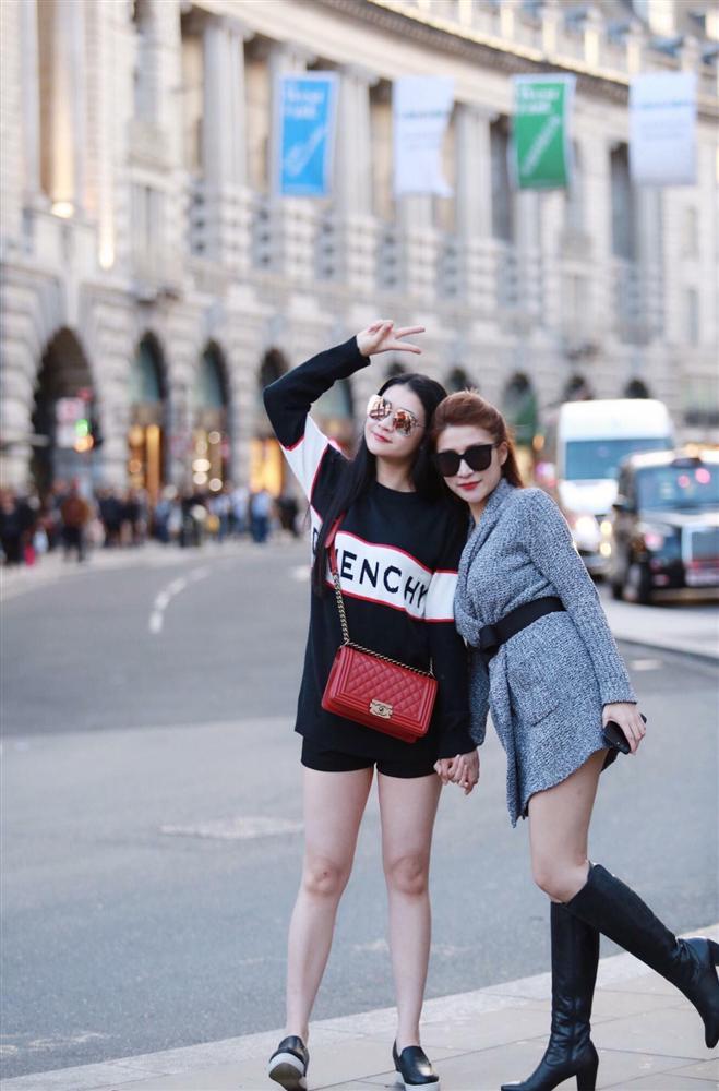 Cuộc sống viên mãn của cô chị gái xinh đẹp vừa được Vân Navy tặng xế hộp tiền tỷ-2