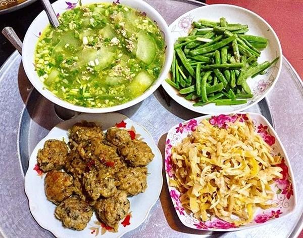 Mâm cơm chất lừ của cô gái bị bố mẹ cấm lấy chồng sớm-7