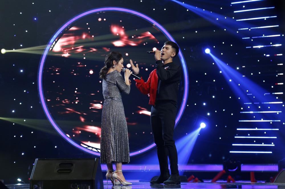 Han Sara tung chiêu hát Ông ngoại tuổi 30 song ngữ Việt Hàn chiếm giữ ghế vàng-1