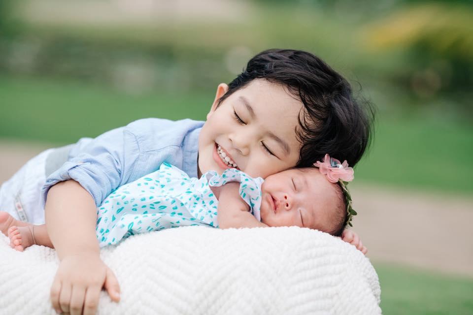 Ngắm mãi không chán những cặp nếp - tẻ đáng yêu như thiên thần nhà sao Việt-7