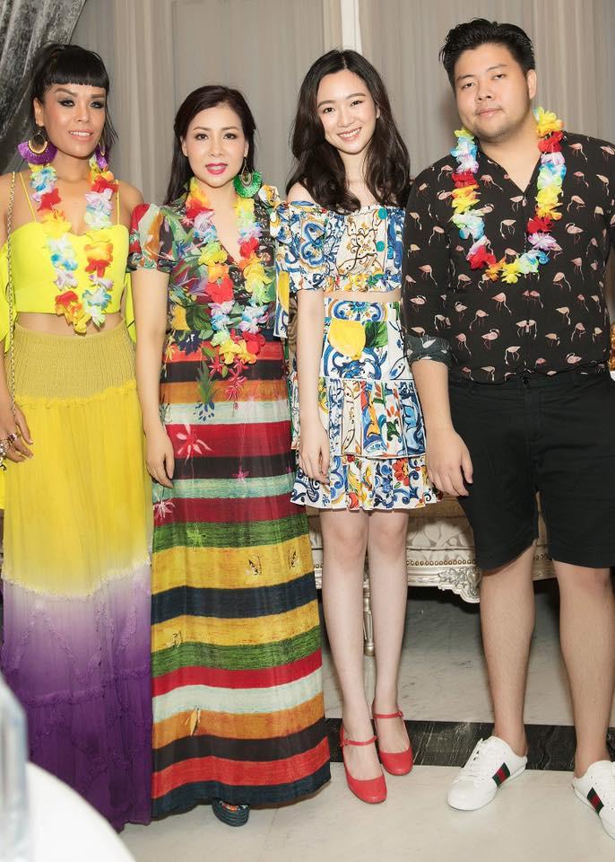 Sau thời gian im hơi lặng tiếng, Anh Sa - con gái Giáng My tái xuất cực xinh đẹp bên mẹ trong tiệc sinh nhật tuổi 24-4