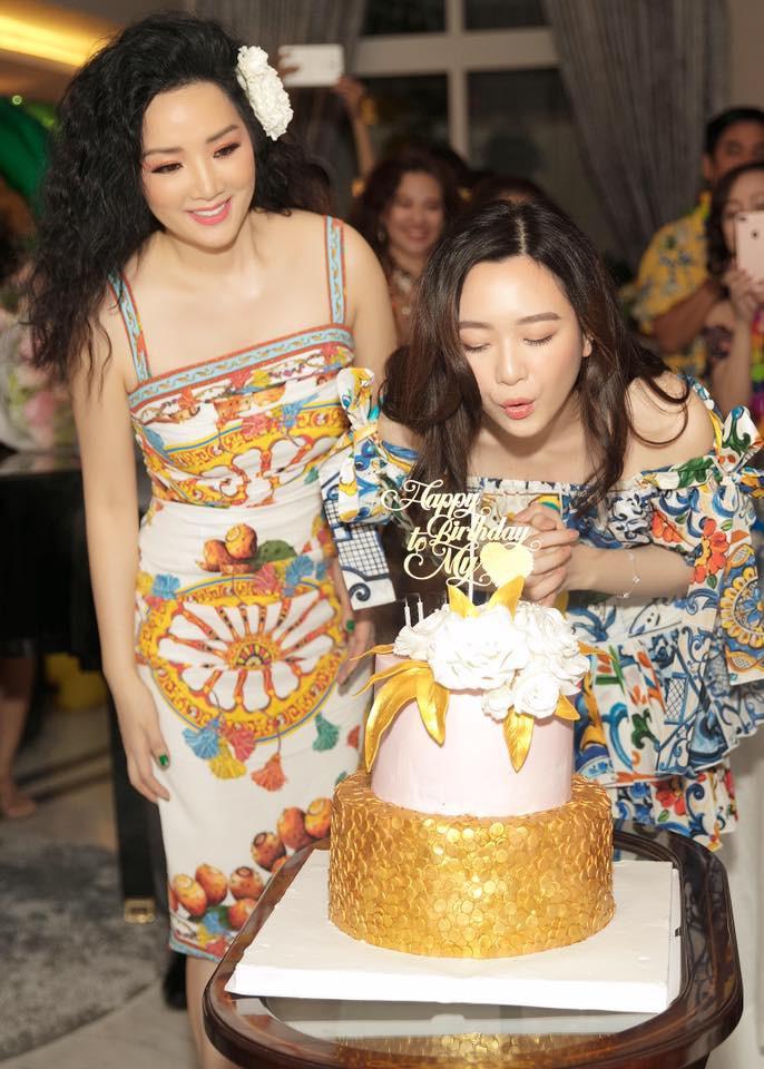 Sau thời gian im hơi lặng tiếng, Anh Sa - con gái Giáng My tái xuất cực xinh đẹp bên mẹ trong tiệc sinh nhật tuổi 24-6