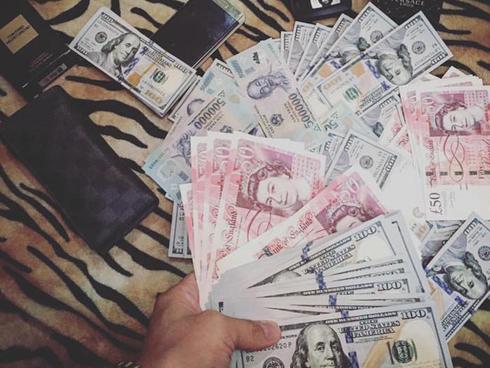 Sau thời gian im hơi lặng tiếng, Anh Sa - con gái Giáng My tái xuất cực xinh đẹp bên mẹ trong tiệc sinh nhật tuổi 24-10