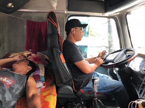 Trường bắt học sinh ăn đứng, dành nhiều thời gian cho học tập-2